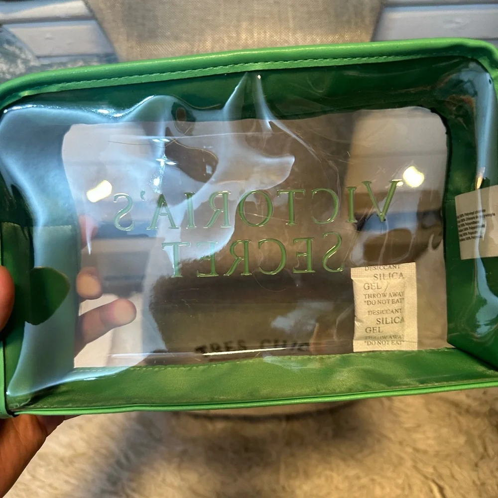 ⭐️ 3 for $20.00 SALE Victoria’s Secret cosmetic case